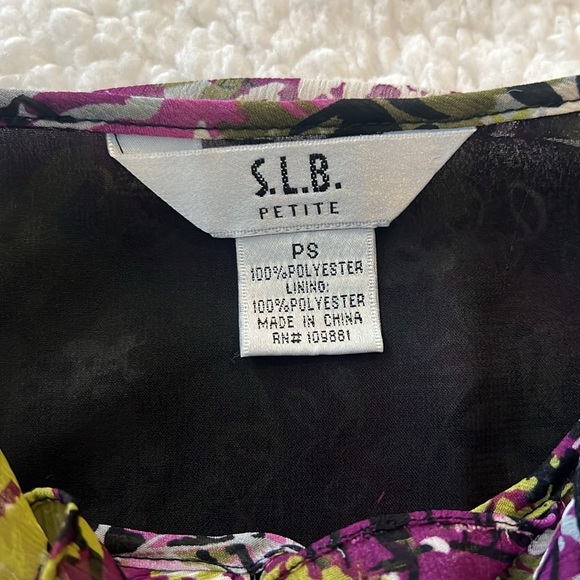 🌻 S.L.B. Petite Ruffle Neck Patterned Blouse - Picture 7 of 7